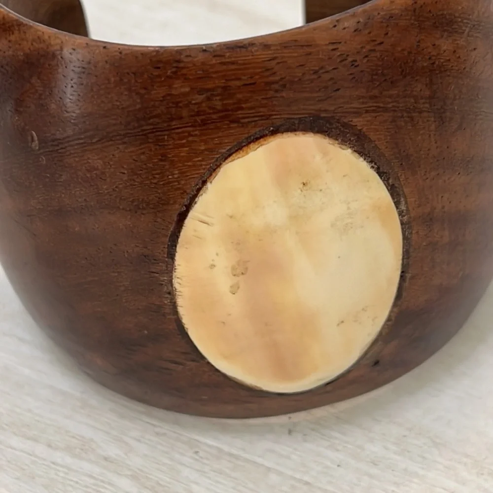 Large WOOD Cuff bracelet inset shell - Picture 4 of 11